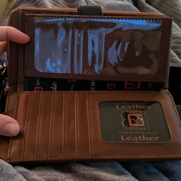 NWT Stone Mountain Wallet - Picture 2 of 4